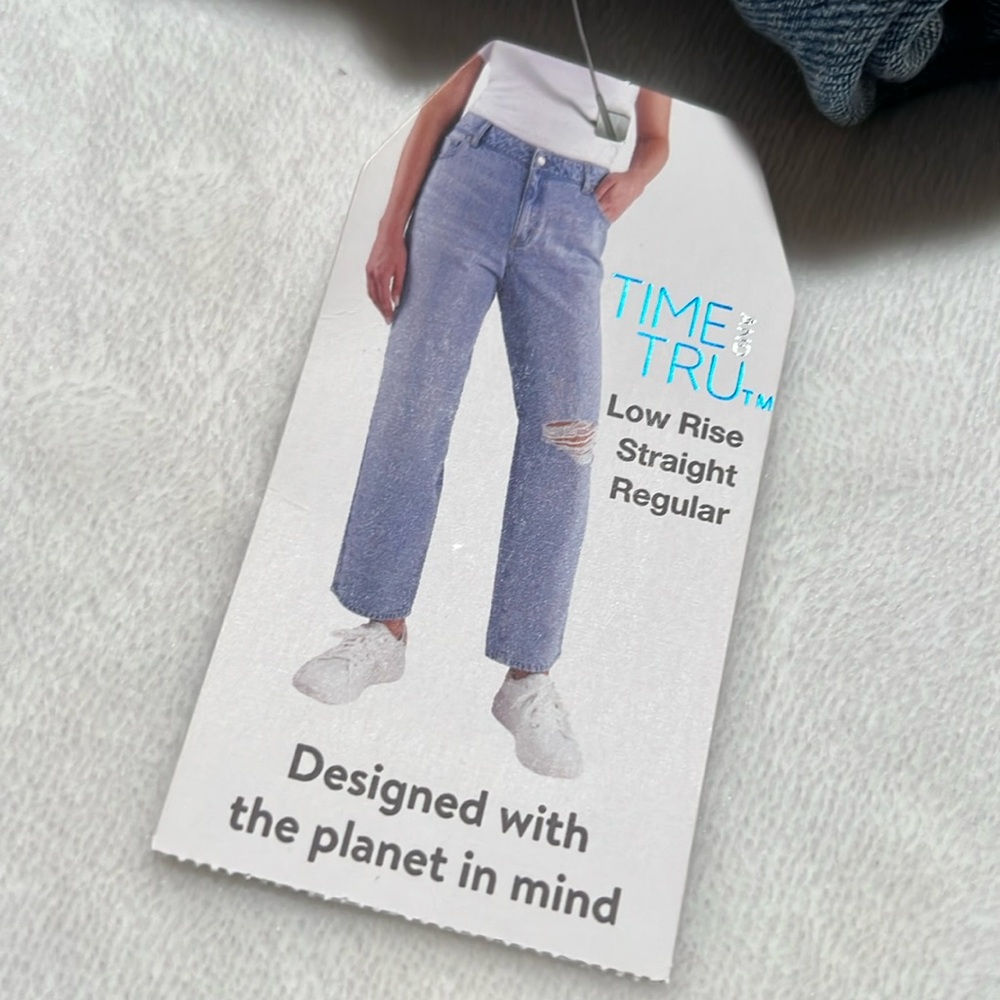 Low rise straight leg regular boyfriend jeans